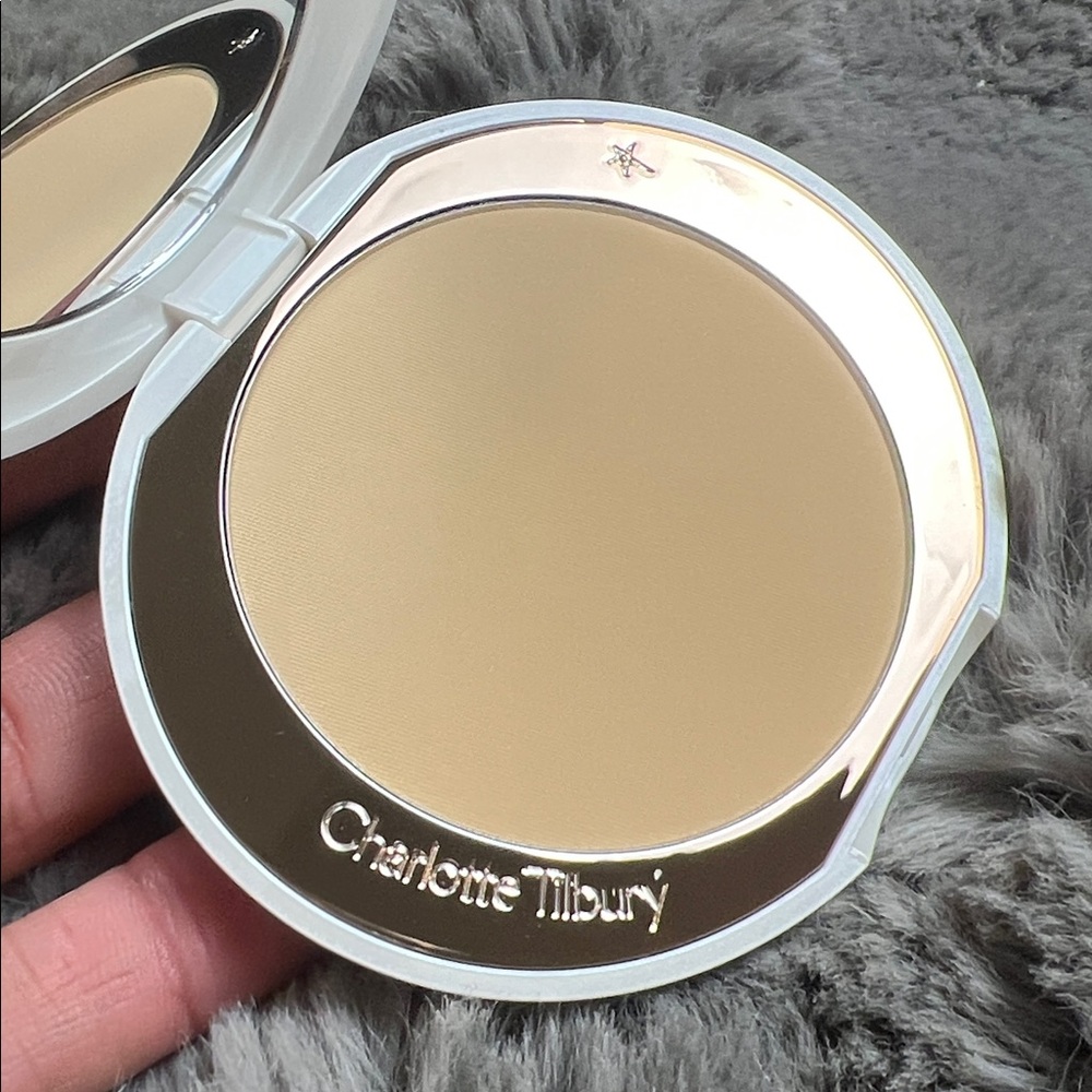 CHARLOTTE TILBURY Airbrush Flawless Finish Blurring and setting powder - Picture 2 of 12